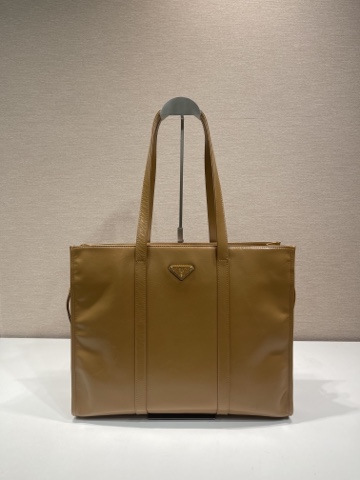 Pra*a tote bags